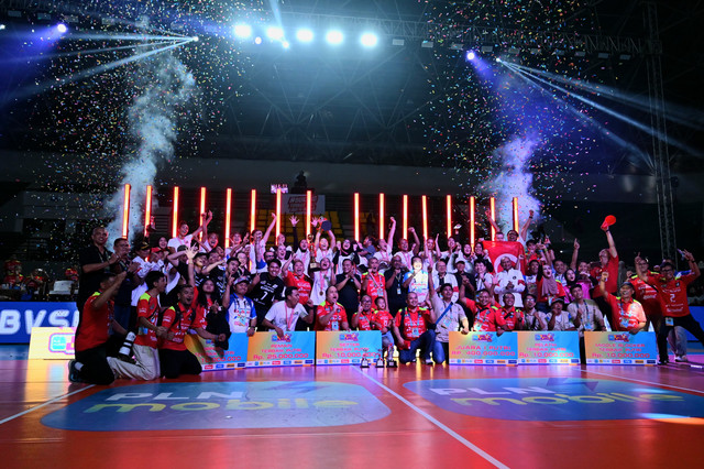 Jakarta Pertamina Enduro meraih gelar juara ProLiga 2025 setelah mengalahkan Popsivo Polwan tiga set langsung pada pertandingan final di GOR Amongrogo, Yogyakarta, Sabtu (10/5). Foto: dok. Pertamina