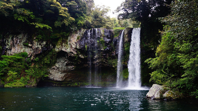 Curug Muara Jaya. Foto hanya ilustrasi, bukan tempat sebenarnya. Sumber: Pixabay/REXLUNA