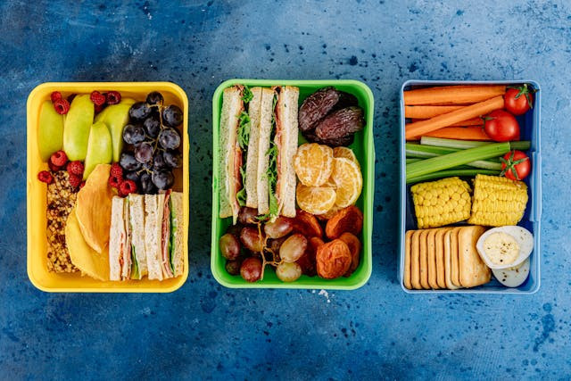 Ilustrasi Merk Lunch Box Terbaik. Sumber: Pexels/AntoniShkrabaStudio