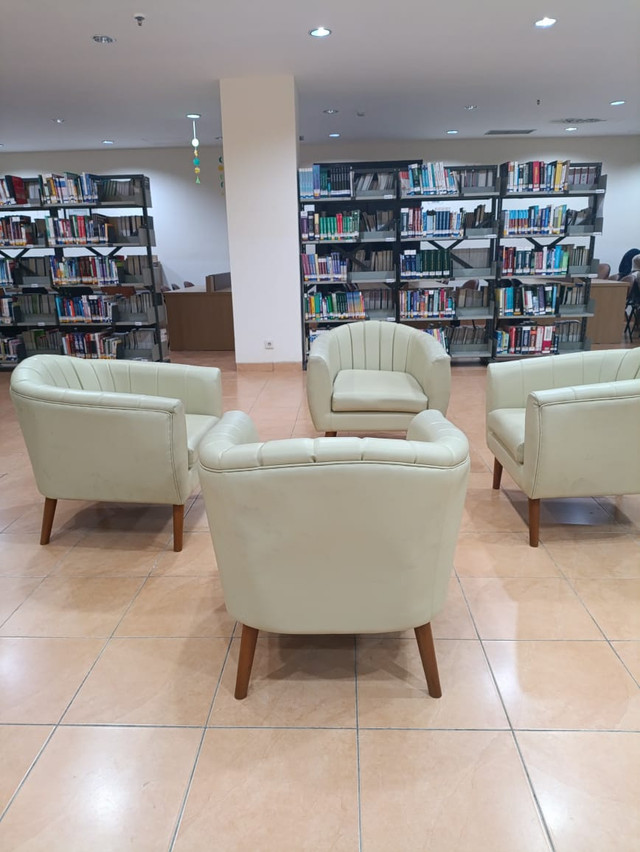 Suasana Ruangan Perpustakaan (Dokumen: Pribadi)