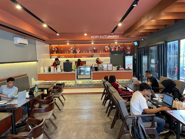Suasana Kopi Kutunggu Reformasi disaat siang hari. Foto: Rabiansyah/Hi!Pontianak.