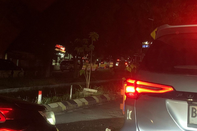 Antrean kendaraan mengular ke rest area dekat exit Tol Ciawi, Minggu (11/5/2025). Foto: Mirsan Simamora/kumparan