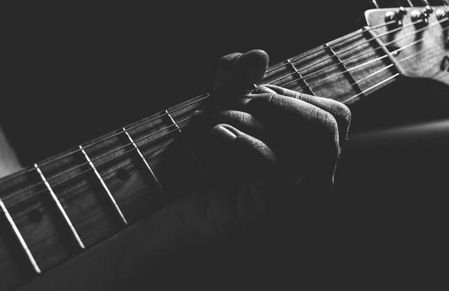 Ilustrasi Chord dan Lirik Lagu Menghitung Hari 2 Fourtwnty Sumber Unsplash/Caio Silva