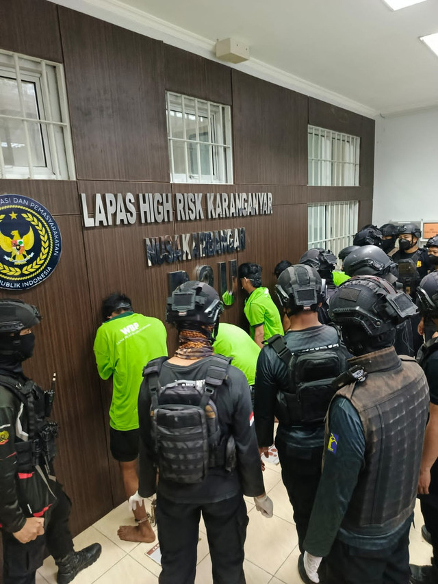 56 warga binaan Lapas Narkotika Muara Beliti dipindahkan ke Lapas Nusakambangan. Foto: Dok. Ditjen PAS