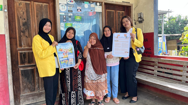 Gambar 1. Sosialisasi poster Hari Tua dan Ketenangan: Mengelola Kecemasan di Usia Senja