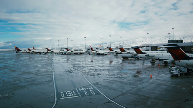 Bandara Tersibuk di Indonesia. Foto hanya ilustrasi, bukan tempat sebenarnya. Sumber: Unsplash/Skyler Smith