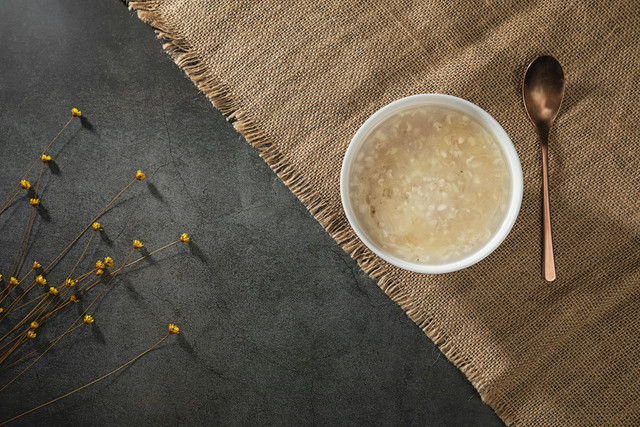 Ilustrasi Cara Mengentalkan Bubur Sumsum yang Encer dengan Benar, Unsplash/Charles Chen