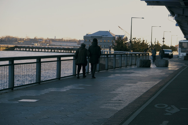 Ilustrasi sinopsis film the long walk. Unsplash/marina liu