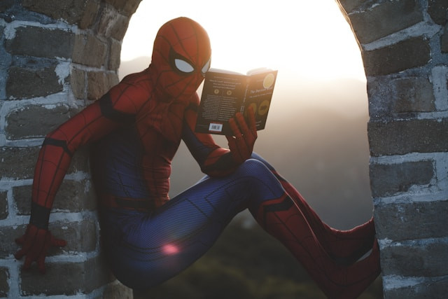 Ilustrasi untuk Daftar Film dan Series MCU Tahun 2025. Sumber: Unsplash/Road Trip with Raj