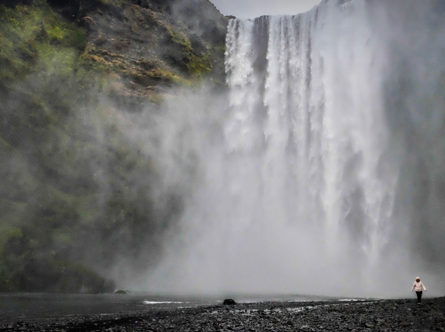 air terjun sendang gile. Foto Hanya Ilustrasi Bukan Tempat Sebenarnya. Sumber Foto: Pixabay/Yezro