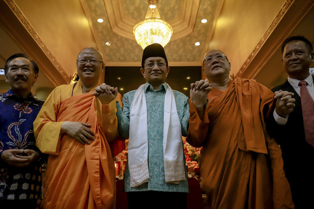 Menteri Agama Nasaruddin Umar di Wihara Ekayana Arama, Jakarta Barat, Senin (12/5/2025). Foto: Jamal Ramadhan/kumparan