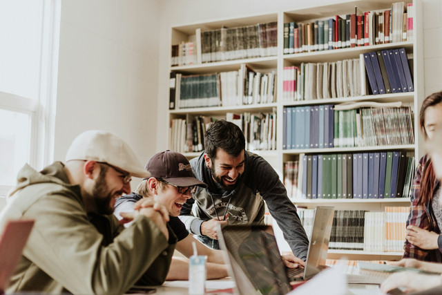 Jurusan Kuliah yang Gampang Cari Kerja di Era Digital. Foto Hanya Ilustrasi, Bukan Sebenarnya. Sumber Unsplash Priscilla Du Preez