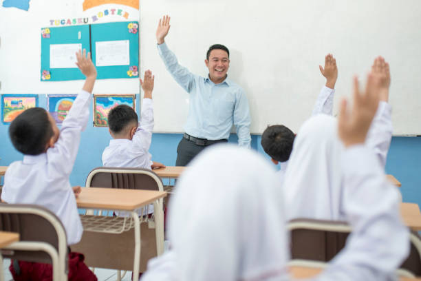 Guru memimpin kelas. Sumber : Istockphoto/Credit : Riza Azhari