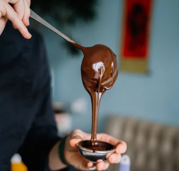 Ilustrasi cara mengentalkan coklat yang terlalu cair, Pexels/Anna Tarazevich