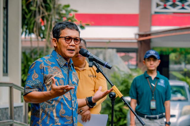 Sambutan oleh Wakil Rektor Bidang Kemahasiswaan Pengabdian Masyarakat dan Alumni pada Upacara Penerjunan KKN-PPM UGM Periode 1 Tahun 2025. Sumber: https://kkn.ugm.ac.id/
