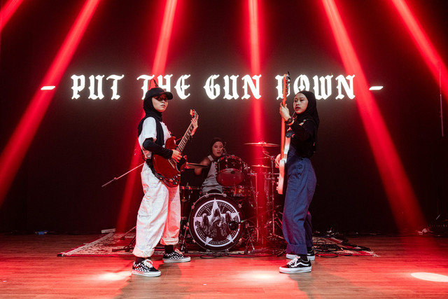 Voice of Baceprot saat di Vans Old Skool Block Party, M Bloc Space, Jakarta Selatan, Rabu (30/4/2025). Foto: Vans Indonesia