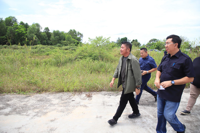 Gubernur Sumsel bersama Kepala OPD Pemprov Sumsel melakukan peninjauan lintasan Drag Race dan Road Race di Jakabaring Sport City (JSC), Palembang. Foto : Humas Pemprov Sumsel