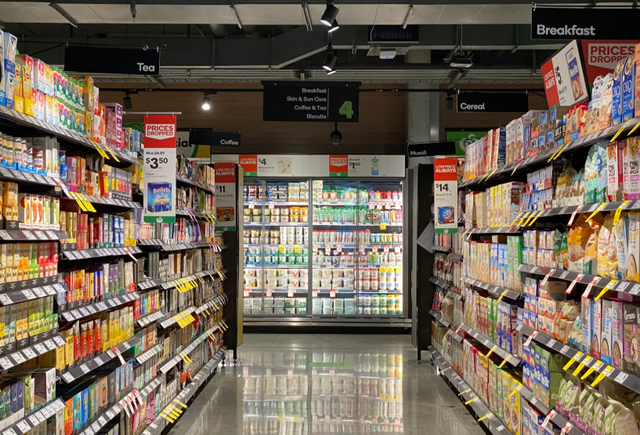 apakah di stasiun manggarai ada indomaret? Foto Hanya Ilustrasi Bukan Tempat Sebenarnya. Sumber Foto: Unsplash/Franki Chamaki