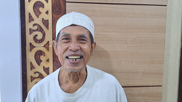 Kakek Hasanuddin, marbut yang naik haji tahun ini. Foto: Dok. Media Center Haji
