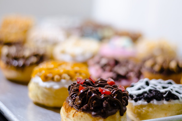 Ilustrasi Penyebab Donat Tidak Ada White Ring, Foto:Unsplash/Frederick Medina