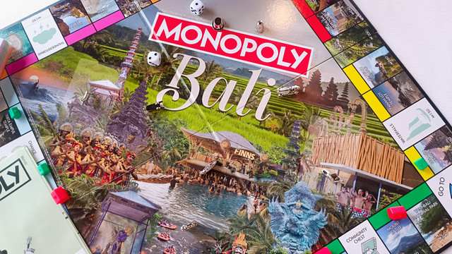Bermain Monopoli Edisi Pariwisata Berkelanjutan Bali. Foto: Denita BR Matondang/kumparan