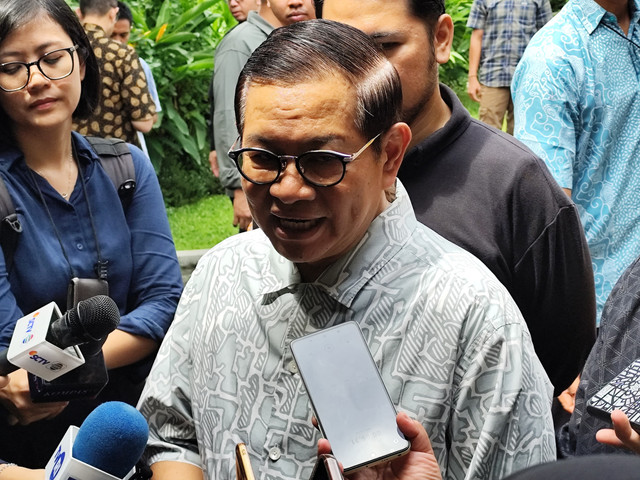 Gubernur DKI Jakarta Pramono Anung menjawab pertanyaan wartawan di Galeri Demono, Jakarta Pusat, Selasa (13/5/2025). Foto: Alya Zahra/kumparan