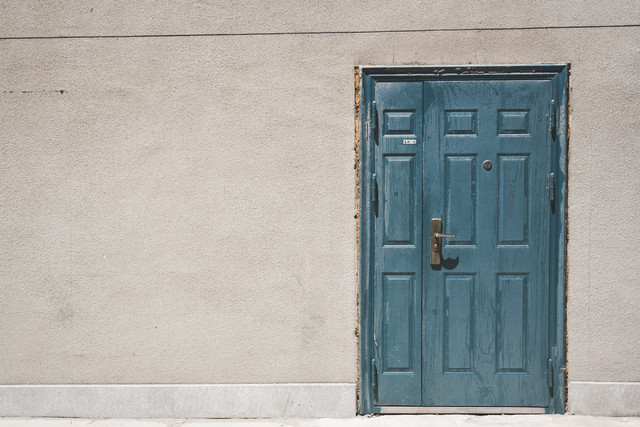 Ilustrasi feng shui warna pintu utama, foto: unsplash/Linford Miles