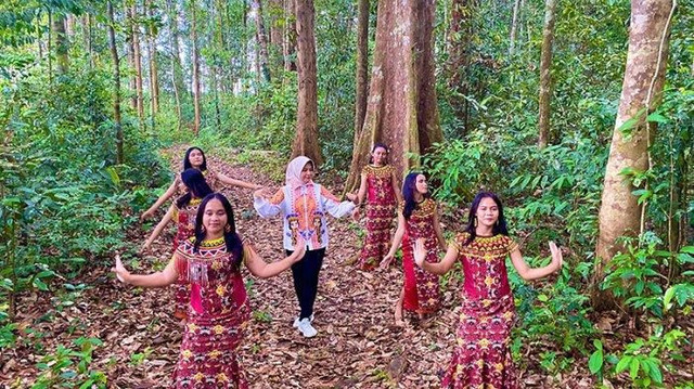 Pesona keindahan alam dan budaya Kabupaten Bengkayang. Foto: Dok. Disporapar Kalbar