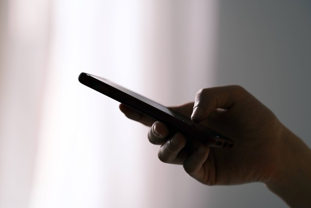 Ilustrasi cara reset HP Oppo. Foto: Unsplash/Duo Nguyen