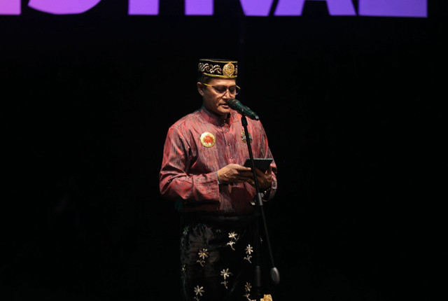 Sultan Syarif Melvin saat mewakili raja-raja nusantara meberikan sambutan di Borobudur Peace and Prosperity Festival 2025. Foto: Dok. Istimewa