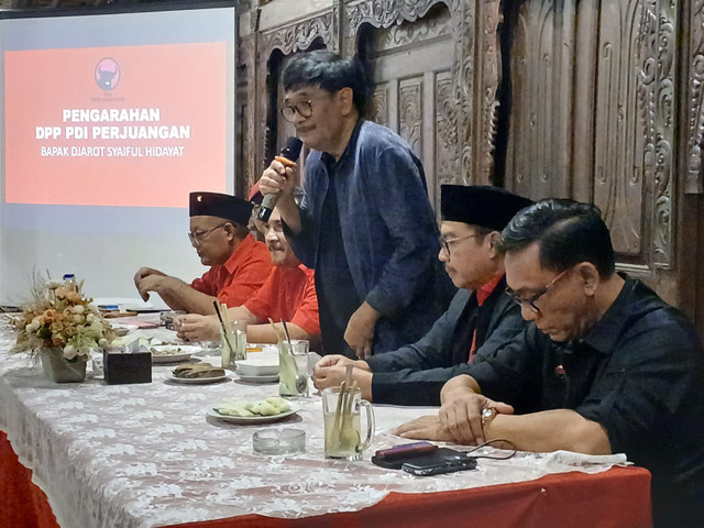 Ketua DPP PDI Perjuangan, Djarot Saiful Hidayat, saat memberikan pengarahan kepada para kader PDIP Kota Yogya, Senin (12/5). Foto: Dok. Istimewa