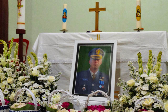 Suasana rumah duka Kepala Gudang Pusat Amunisi 3 Pusat Peralatan TNI AD, Kolonel Cpl Antonius Hermawan, di Pedukuhan Kaliwanglu, Kalurahan Harjobinangun, Kapenawon Pakem, Kabupaten Sleman, Selasa (13/5/2025). Foto: Arfiansyah Panji Purnandaru/kumparan