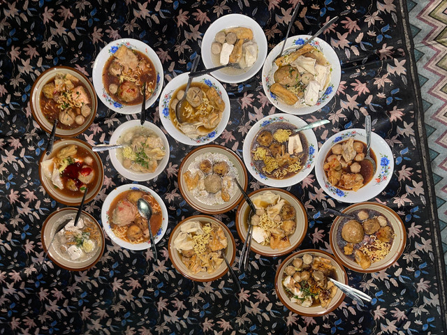 Ilustrasi makan bersama anak kost (sumber: foto pribadi penulis)