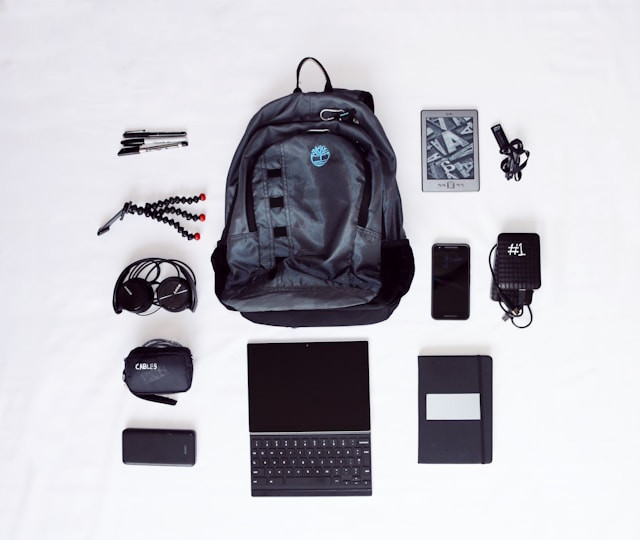 Ilustrasi Rekomendasi Tas Sekolah Pria. Sumber: Unsplash/Dean Pugh