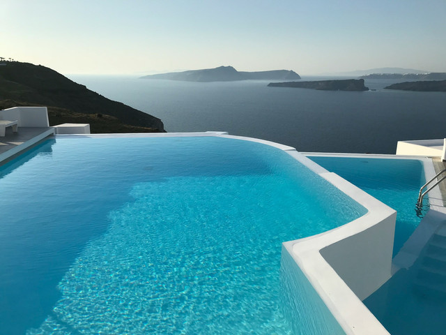 Infinity Pool Bali. Foto hanya ilustrasi, bukan tempat sebenarnya. Sumber: unsplash.com/Eric Deschaintre.