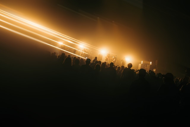 Jadwal dan lokasi konser NCT Dream di Jakarta 2025. Foto hanyalah ilustrasi, bukan tempat yang sebenarnya. Sumber: Unsplash/jymy duhomme