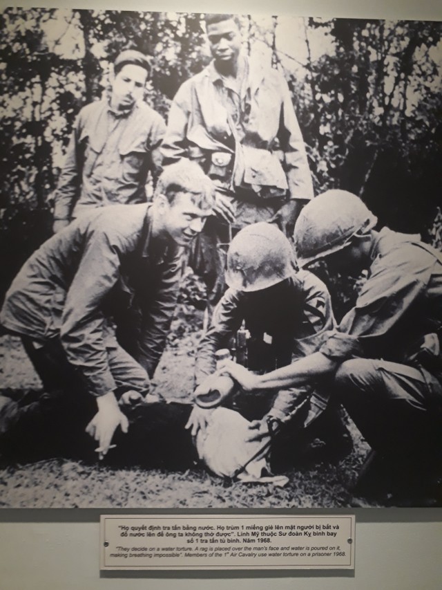foto diambil di musem perang Vietnam