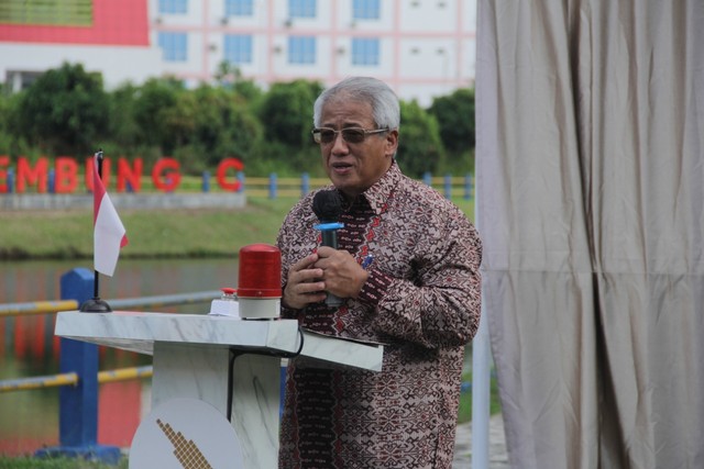 Wakil Rektor Bidang Umum dan Keuangan itera Prof. Sukrasno, dalam peresmian Salmon Center Itera, Kamis (24/3) | Foto : Humas Itera