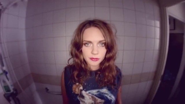 Ilustrasi tangkapan layar video musik Habits (Stay High) oleh Tove Lo. Foto: YouTube/ToveLoVEVO