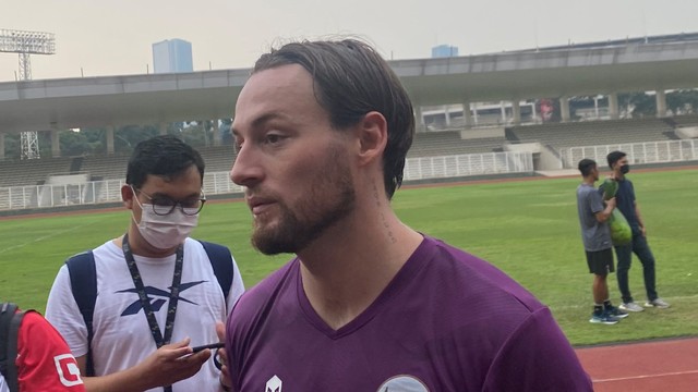 Marc Klok di latihan Timnas U-23, Senayan, Jakarta, Selasa (12/4).
 Foto: Soni Insan Bagus/kumparan