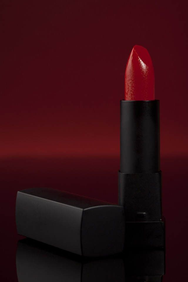Mengungkap Kepribadian Perempuan dari Bentuk Ujung Lipstik yang Sering Dipakai (47602)