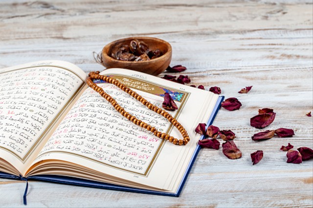 Ilustrasi tulisan Arab bismillahi tawakkaltu alallah. Foto. dok. asikkk (Unsplash.com)