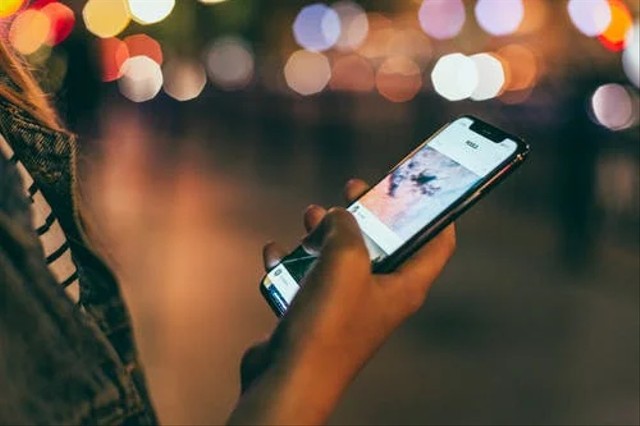 Ilustrasi cara mencari On Repeat di Spotify, sumber gambar: https://www.pexels.com/