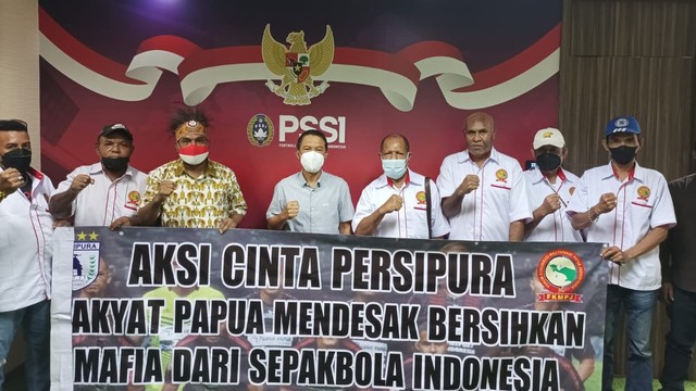 Komunitas Masyarakat Papua di Jakarta (Kompaja) dan Persipura Mania Jakarta menemui PSSI di Jakarta, Kamis (7/4). Foto: Dok. Michael Himan
