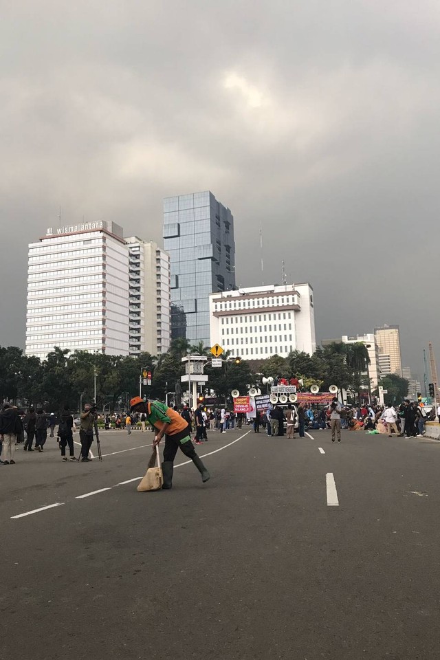 Massa Pendemo 11 April di Depan Monas Bubar Jalan (63681)