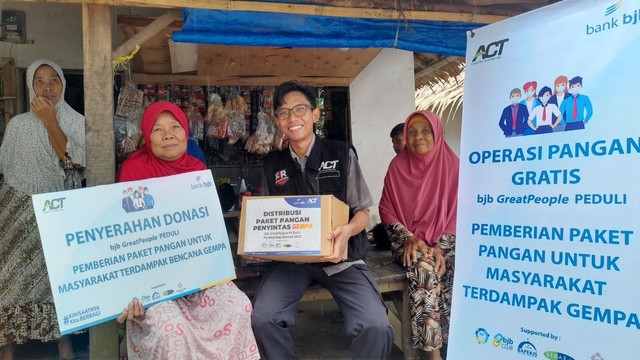 Distribusi bantuan pangan di Kecamatan Sumur, Pandeglang