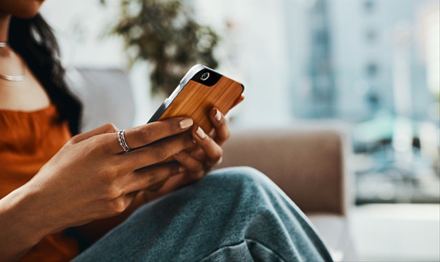 Ilustrasi cara membalas pesan di IG, sumber gambar: https://www.unsplash.com/