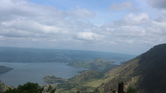 Pemandangan Danau Toba dari Pulau Samosir. Foto: Rahmat Utomo/kumparan