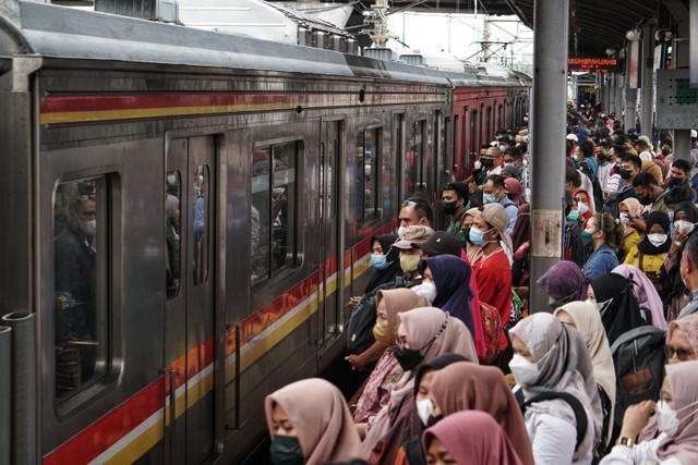 Ilustrasi penumpang KRL. Foto: Jamal Ramadhan/kumparan