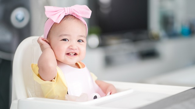 Ilustrasi bayi perempuan tertawa. Foto: ABWitzPix089/Shutterstock